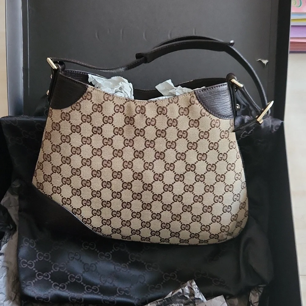 Gucci Women's Shoulder Bag - Picture 2 of 9